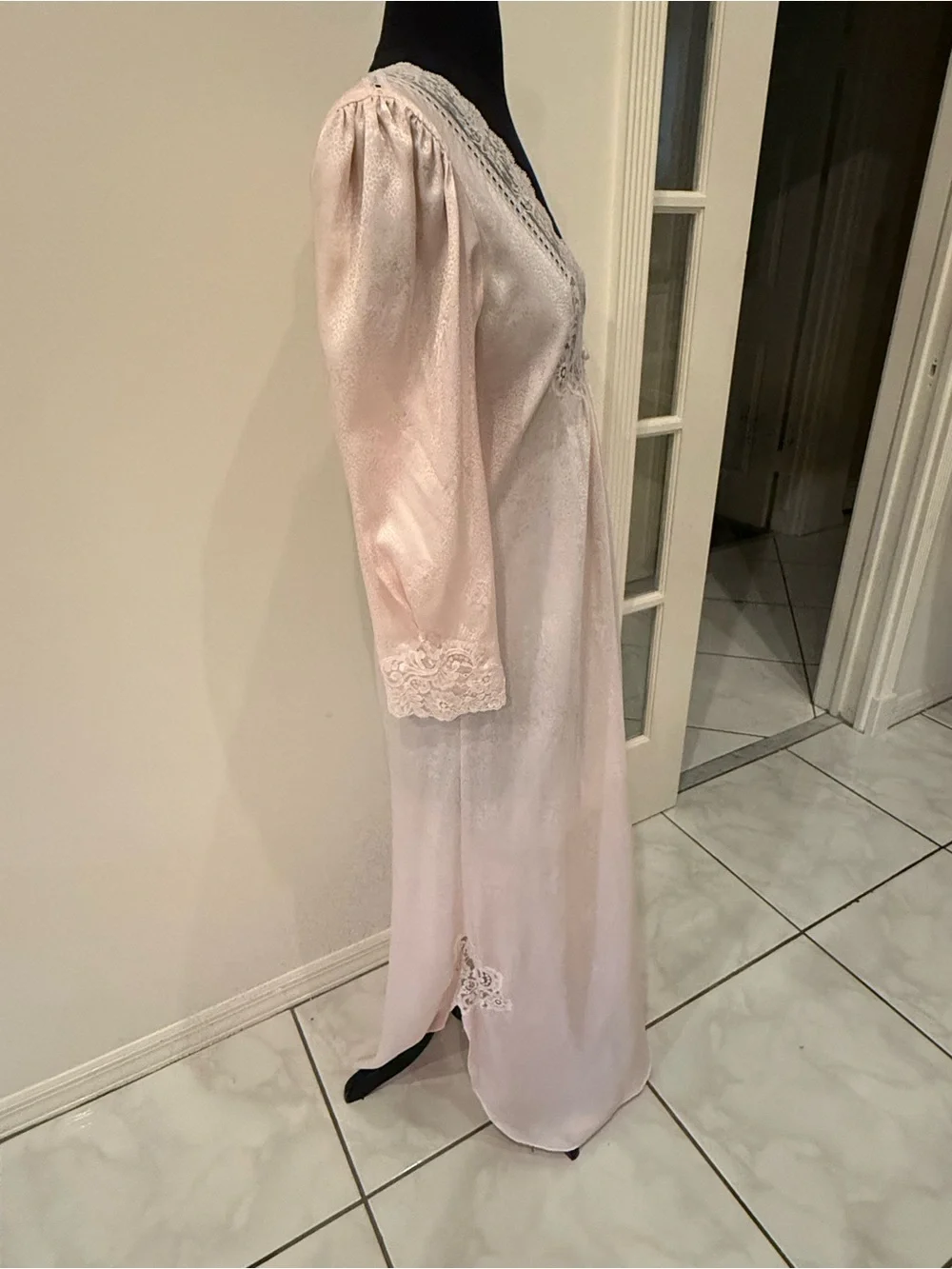 CHRISTIAN DIOR Vintage Lace Trim Pink Nightgown Lingerie Slip Dress Négligée M - Picture 10 of 16